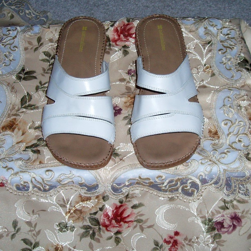 Naturalizer White Slide Sandals Leather Upper - Size 9 Wide